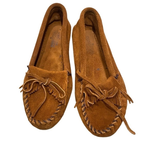Minnetonka caramel suede leather moccasins slip on fringe detail whipstitch 9 - Picture 3 of 11